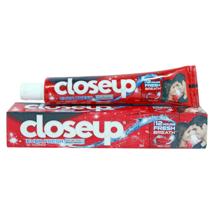 CLOSEUP closeup ever fresh red hot 12 hours fresh breath(MOS)