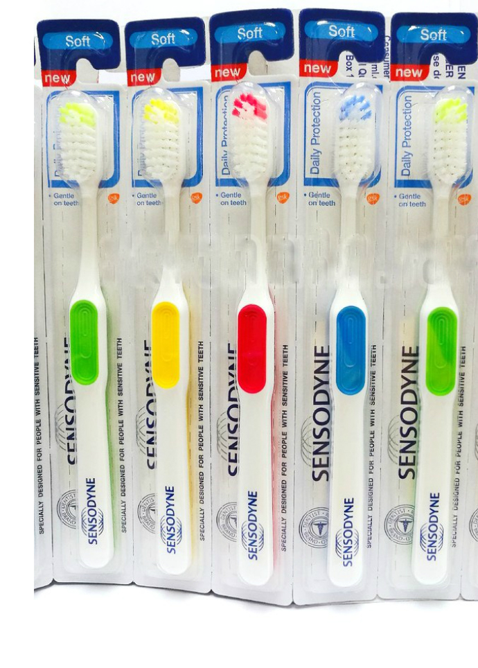 SENSODYNE Sensodyne ToothBrush Daily Protection Soft 1 pc (Random color) (mos)