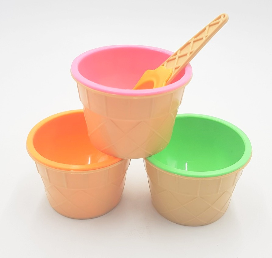 Plastic Ice Cream Cups with Spoons, Festive Dessert Bowls, Assorted Colors (3 Piece Party Pack)
