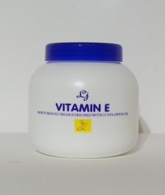 Vitamin E Moisturizing Cream Enriched With Sunflowers Oil (200 G)