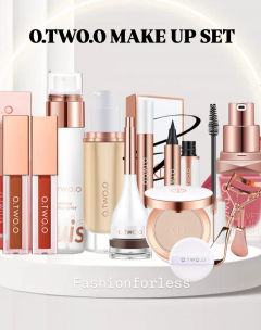 O.TWO.O MAKE UP SET