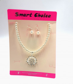 Set of necklaces and pearl earrings